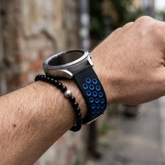 MYBANDZ Lélegző szilikon óraszíj - fekete-kék/ 20mm