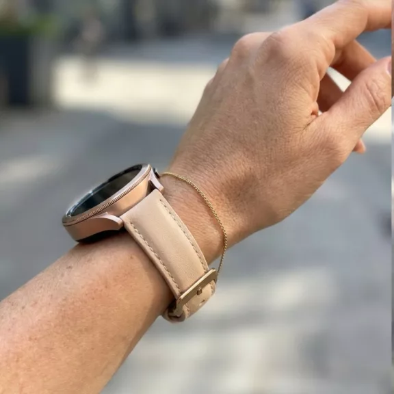 MYBANDZ Elegáns púder bőróraszíj ezüst csattal / 20mm