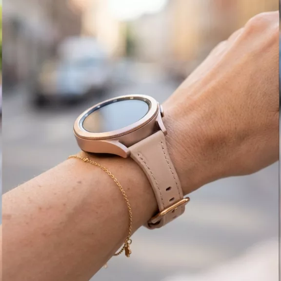 MYBANDZ Elegáns vékony bőróraszíj rosegold csattal /púder/20mm